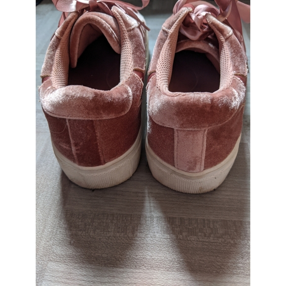FINAL PRICE Madden Girl Sneakers 8.5 Pink Velvet Starstrk - Picture 2 of 5